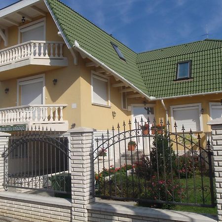 Апартаменты Margareta Apartmanhaz Хайдусобосло Экстерьер фото