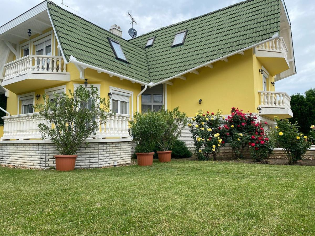 Апартаменты Margareta Apartmanhaz Хайдусобосло Экстерьер фото