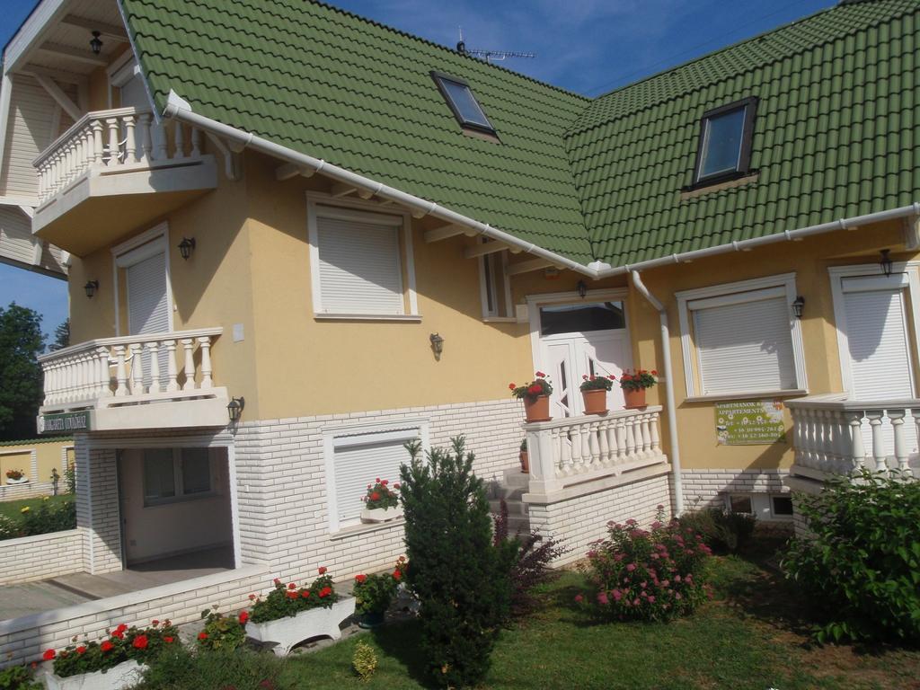 Апартаменты Margareta Apartmanhaz Хайдусобосло Экстерьер фото