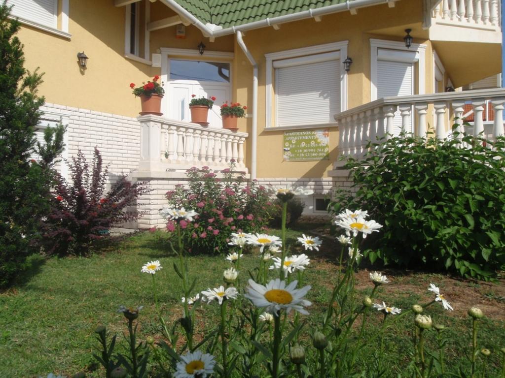 Апартаменты Margareta Apartmanhaz Хайдусобосло Экстерьер фото